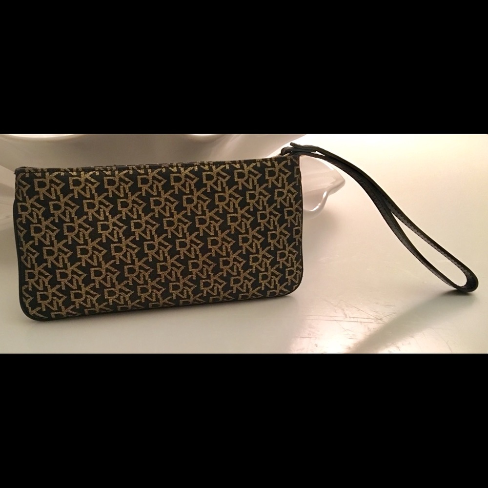🛍💖 DKNY logo wristlet - Picture 3 of 3